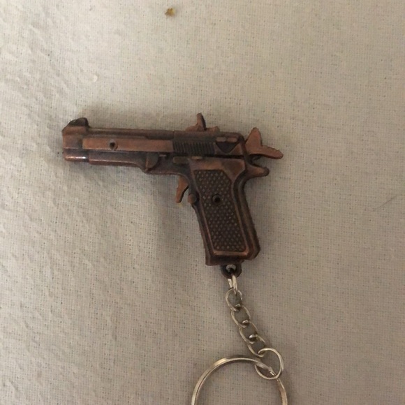 gun keychain/toy - Picture 3 of 3